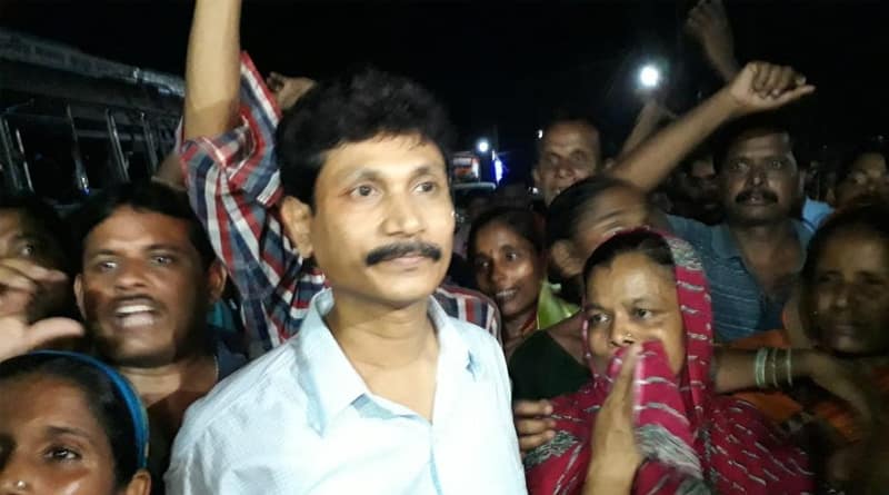 সুচিকিৎসক হিসেবেই খ্যাতি, ফার্মাসিস্টের বদলি রুখলেন বাসিন্দারা