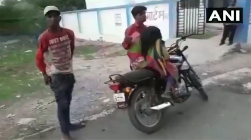 চেয়েও মেলেনি শববাহী যান, মোটরবাইকে মায়ের মৃতদেহ মর্গে নিয়ে গেলেন ছেলে