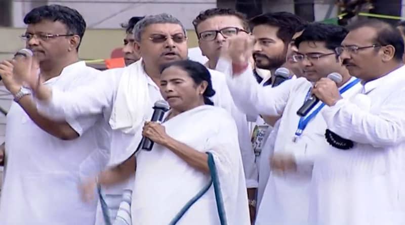 গণপিটুনি ইস্যুতে একুশের মঞ্চে বিজেপিকে তুলোধোনা মমতার
