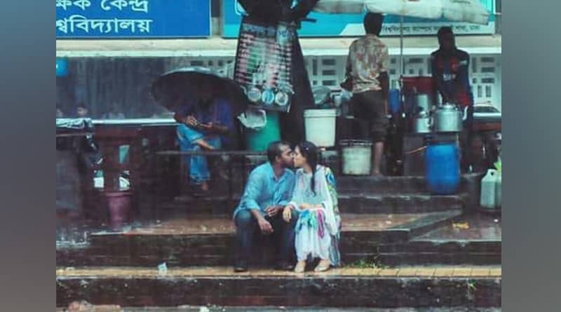 বৃষ্টিতে চুম্বনরত যুগলের ছবি ভাইরাল, চাকরি খোয়ালেন বাংলাদেশের চিত্রগ্রাহক