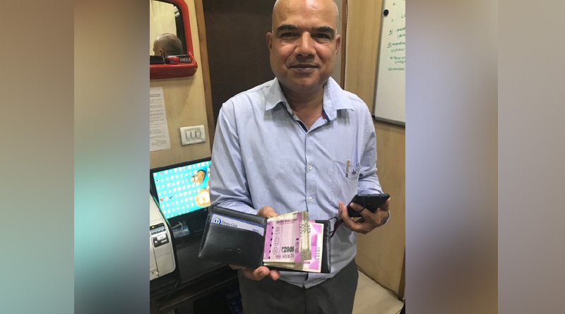 Delhi man returns wallet loaded with cash to S Korean national