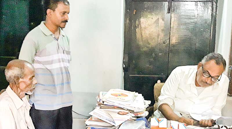 মাত্র ৫ টাকা ভিজিটে রোগী দেখেন কালনার চিকিৎসক গৌরাঙ্গ গোস্বামী