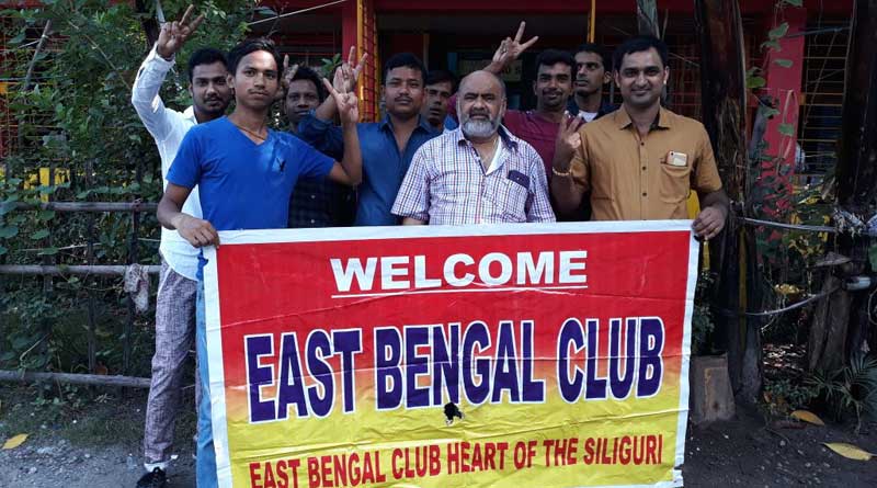 চ্যাম্পিয়ন ইস্টবেঙ্গল, উচ্ছ্বাসে রেস্তরাঁর কর্মীদের ‘সারপ্রাইজ গিফ্ট’ শিলিগুড়ির ব্যবসায়ীর