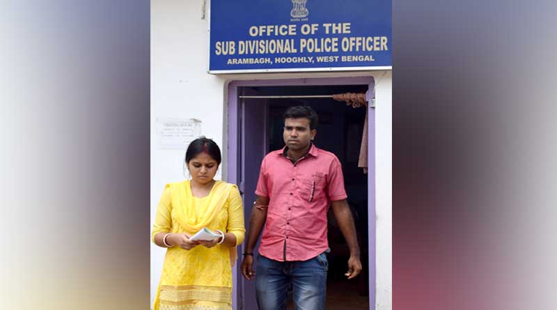 বাপের বাড়ির অমতে বিয়ে, বাবা-দাদার হুমকিতে ঘরছাড়া হুগলির নবদম্পতি
