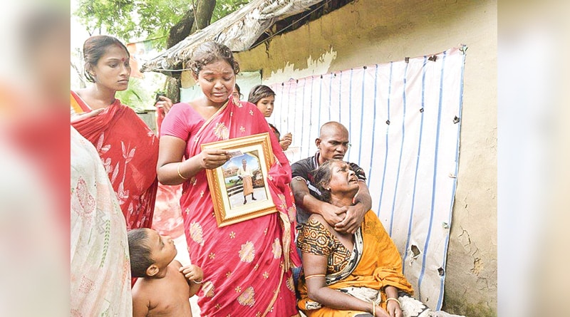 স্বামীর পর সমুদ্রের গ্রাসে ছেলেও, তীরে বসে শুধুই অপেক্ষা কাকদ্বীপের যোগমায়া দাসের