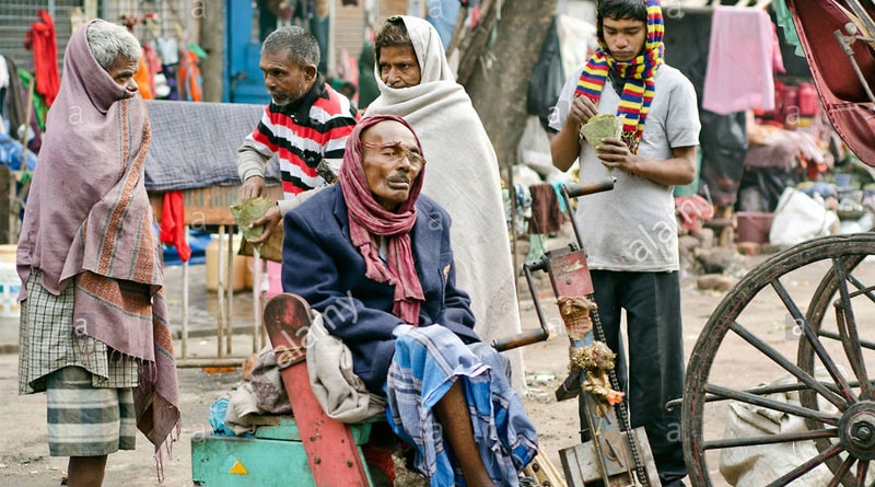 কালীঘাট মন্দিরের সামনে ১০ টাকার বখরা নিয়ে রক্তারক্তি কাণ্ড, গুরুতর জখম বৃদ্ধা