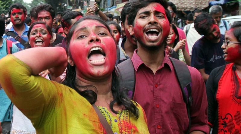 মেডিক্যাল কলেজের পড়ুয়াদের বিজয় মিছিল, শামিল বিশিষ্টজন-প্রাক্তনীরাও