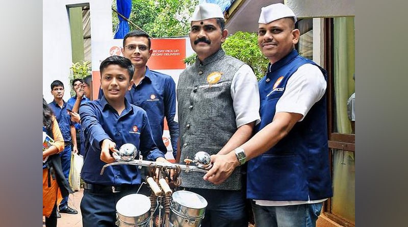 নাবালকের কেরামতি, অ্যাপ নির্ভর ক্যুরিয়ার পরিষেবায় এবার ডাব্বাওয়ালারা