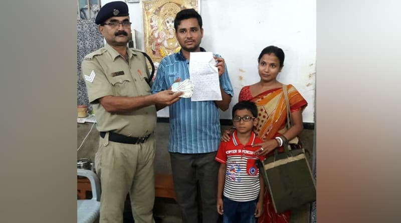 আরপিএফের তৎপরতা, প্ল্যাটফর্মে ফেলে যাওয়া টাকা ফিরে পেলেন যুবক