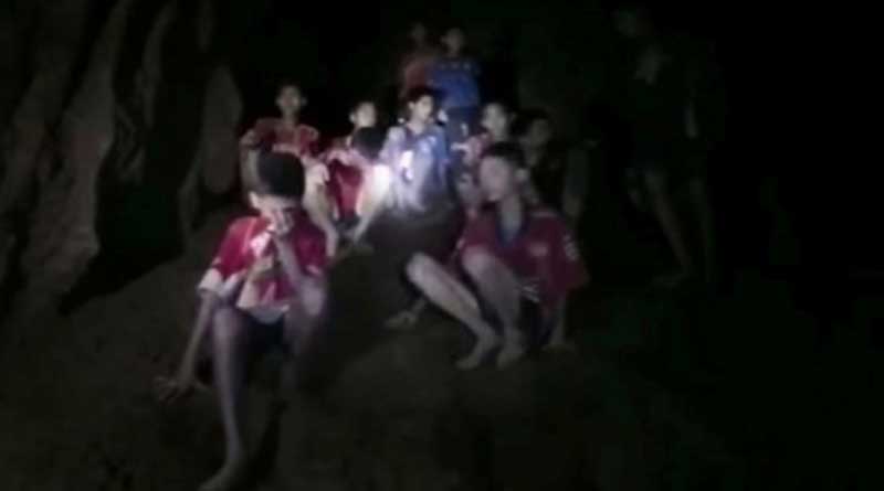 গুহায় আটকে ১২ জন খুদে ফুটবলার, উদ্ধারে গিয়ে মৃত থাই নৌসেনার প্রাক্তন কর্মী
