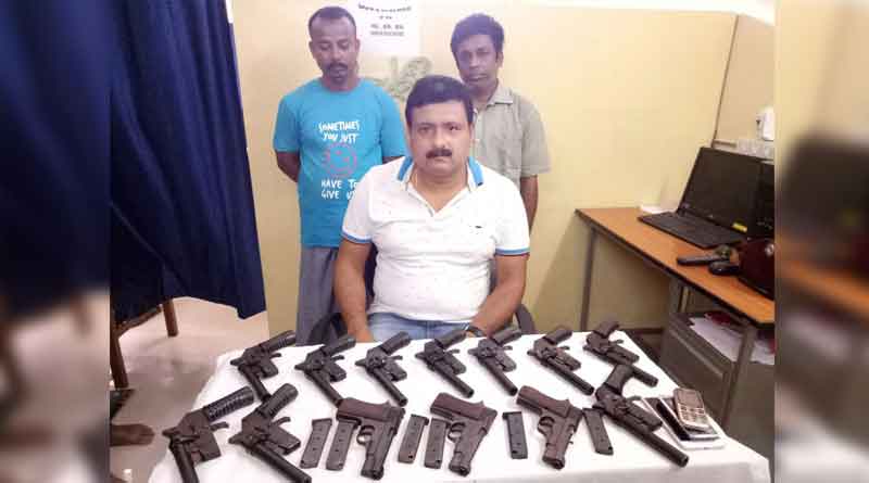 সোনারপুরে পুলিশের জালে অস্ত্র কারবারি, বাজেয়াপ্ত প্রচুর আগ্নেয়াস্ত্র