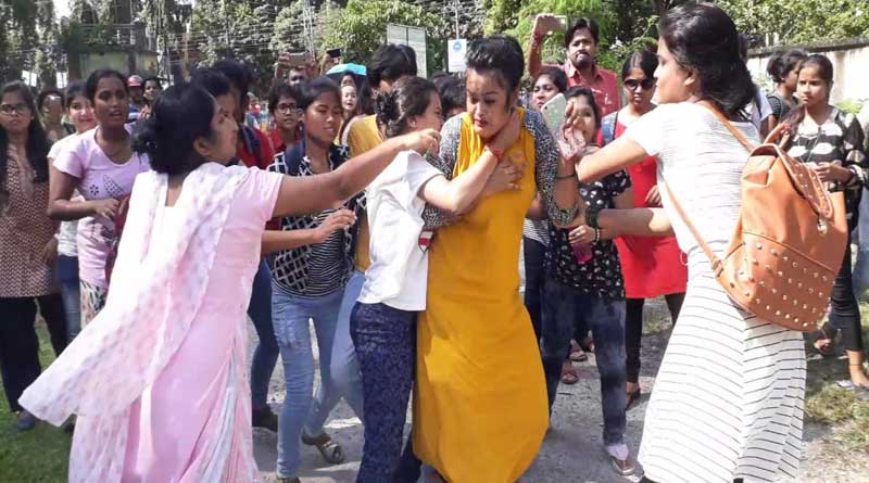 ছাত্র সংসদের দখল নিয়ে দুপক্ষের সংঘর্ষ, উত্তপ্ত জলপাইগুড়ি মহিলা কলেজ