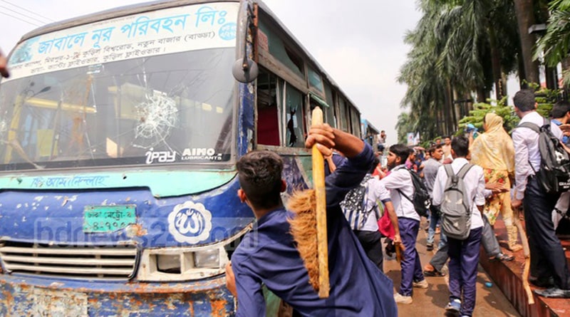 বাস দুর্ঘটনায় ২ পড়ুয়ার মৃত্যুতে ক্ষোভের আগুনে জ্বলছে ঢাকা