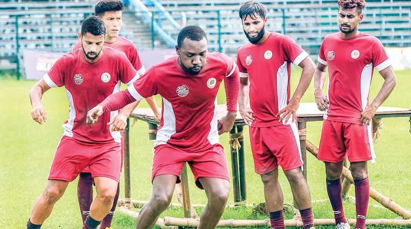 পুলিশের রক্ষণ ভেঙে আজ গোল বাড়ানোই টার্গেট মোহনবাগানের