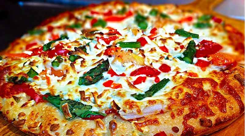 Kolkata woman finds worms in Pizza