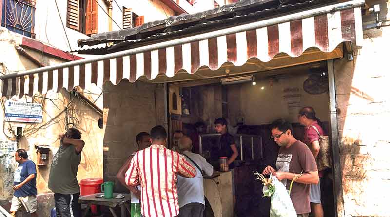 Radhu Babu's tea shop: A place frequented by Uttamkumar, Suchitra