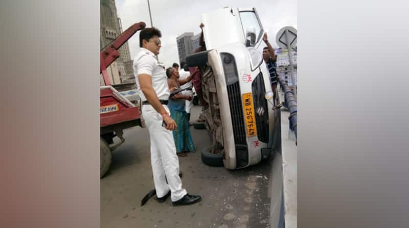 IAS officer meets accident on Maa flyover