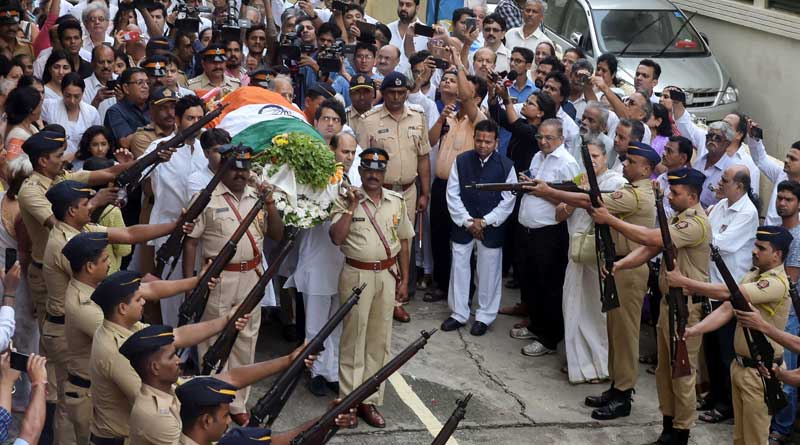 বাজপেয়ীর বিদায়ের দিনই মুম্বইয়ে রাষ্ট্রীয় মর্যাদায় শেষকৃত্য ওয়াড়েকরের