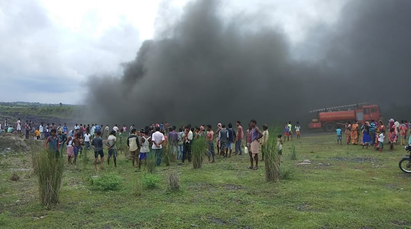 আসানসোলের বন্ধ খনিতে আগুন, কালো ধোঁয়ায় ঢাকল এলাকা