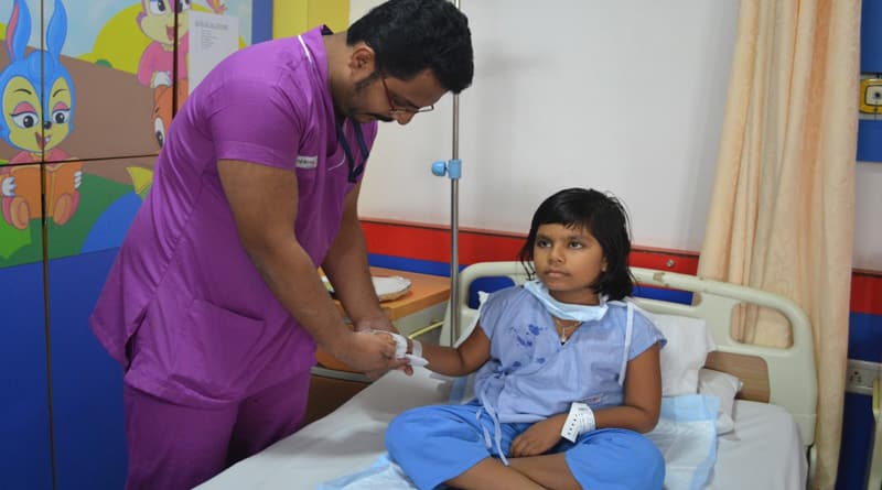 মেয়ের চিকিৎসার জন্য প্রয়োজন ৩৫ লক্ষ টাকা, সাহায্যের আশায় অসহায় বাবা-মা