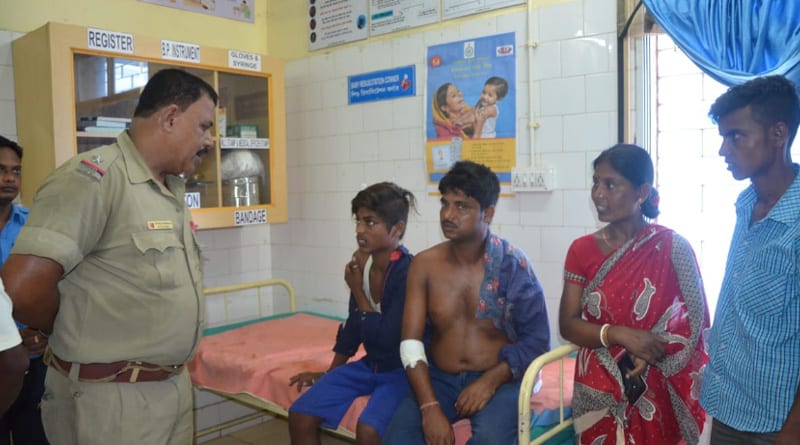 যুবতীর সঙ্গে অশালীন আচরণের অভিযোগে বোমাবাজি, উত্তপ্ত কাটোয়া