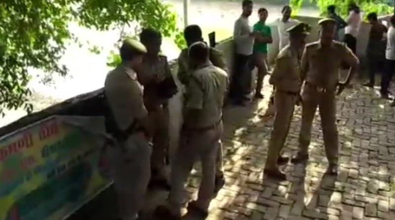 গোহত্যার প্রতিবাদ, উত্তরপ্রদেশের মন্দিরে কুপিয়ে খুন দুই সাধুকে