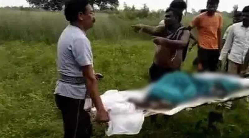 নিঃস্ব বৃদ্ধার মৃত্যুতে দর্শক গ্রামবাসী, একাই সৎকার করলেন বিধায়ক