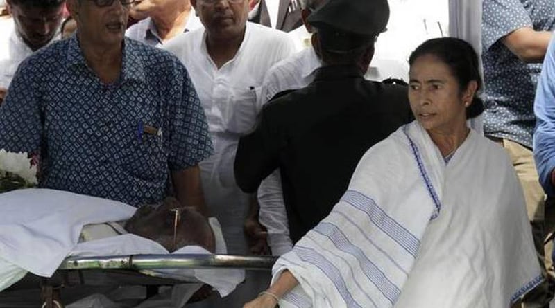 CM Mamata Banerjee visits late Somnath chatterjee’s home in kolkata