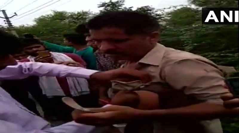 দিল্লির পর উত্তরপ্রদেশে পুণ্যার্থীদের তাণ্ডব, রাস্তায় ফেলে বেধড়ক মারধর পুলিশকর্মীকে
