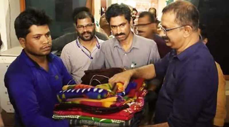 বন্যায় বিপর্যস্ত কেরল, ব্যবসা ভুলে কম্বল বিতরণ ফেরিওয়ালার