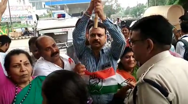 বুকে কংগ্রেসের পতাকা, মুখে ‘মোদি জিন্দাবাদ’ স্লোগান! ভাইরাল ভিডিও