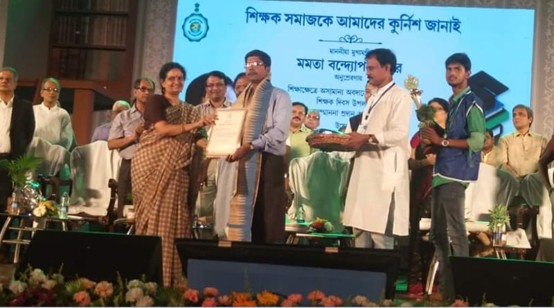 Bardhaman Municipal High school felicitated as best in state