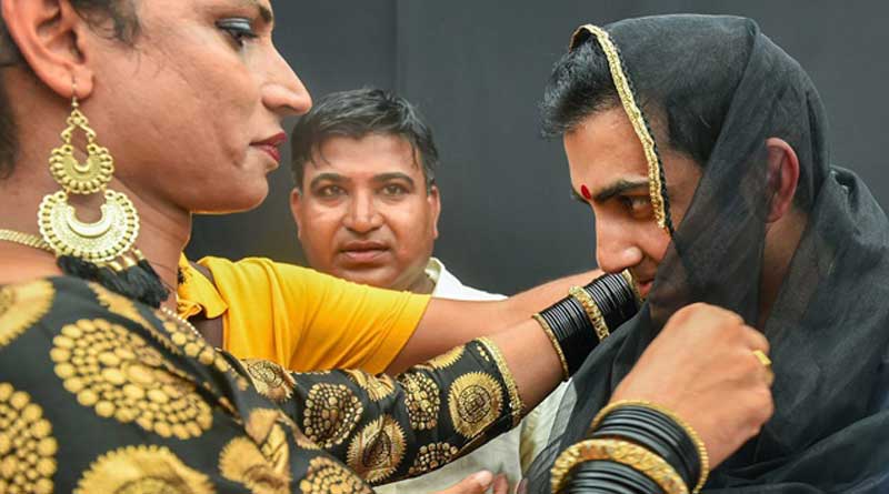 Goutam Gambhir wears Sari in support for transgenders 