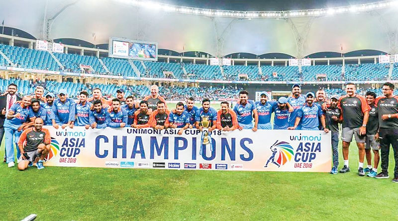 চাপ সামলেই ট্রফি জয়, সতীর্থদের প্রশংসায় পঞ্চমুখ রোহিত