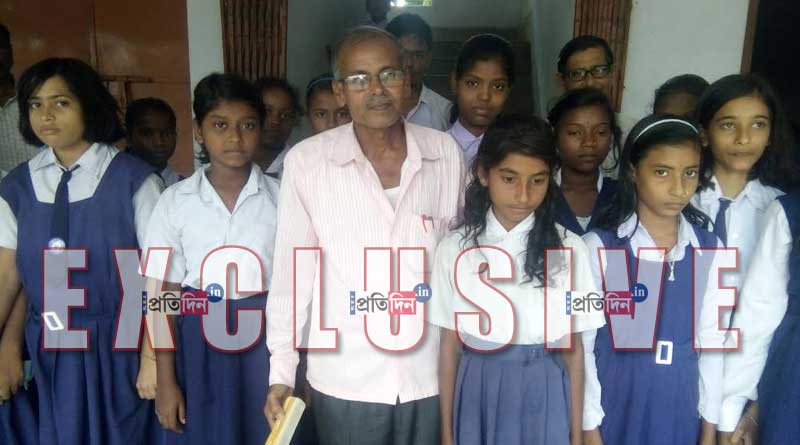 ১৫ বছর ধরে ১ টাকা বেতন রেখে সমস্তটাই স্কুলে দান শিক্ষকের