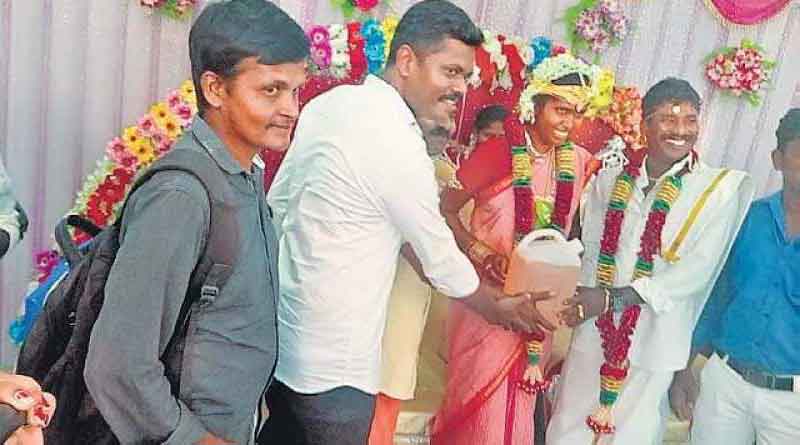 বন্ধুর বিয়েতে উপহার ৫ লিটার পেট্রল!