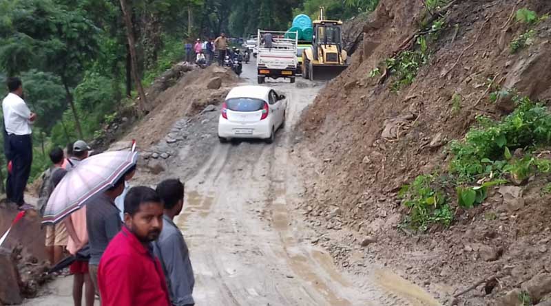 দুর্যোগ কাটিয়ে খুলল সেবকের রাস্তা, বড় ক্ষতির আশঙ্কায় ঘুম উড়েছে বাসিন্দাদের