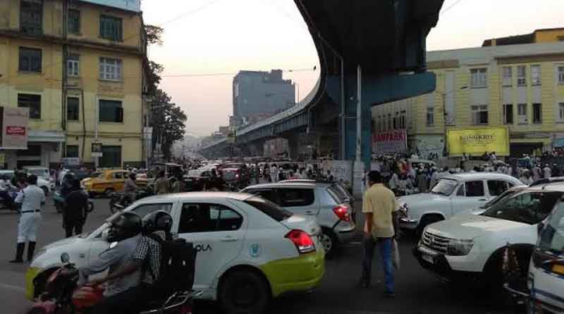 Cops attacked for clearing illegal parking in Kolkata