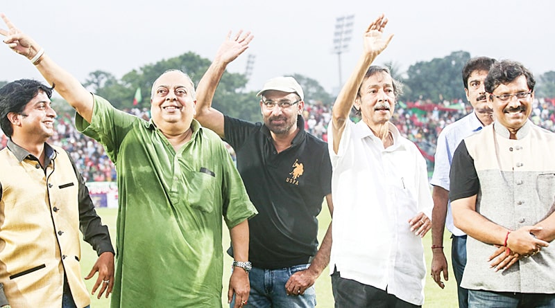 নির্বাচনের আগেই টুটু-অঞ্জনের মধ্যে সৌহার্দ্যের বার্তা