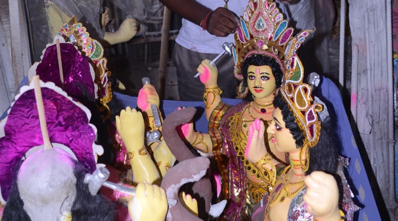 কার্তিক সাজতে ব্যস্ত শিলিগুড়ির বিশ্বকর্মা, কী চলছে কুমোরটুলিতে?