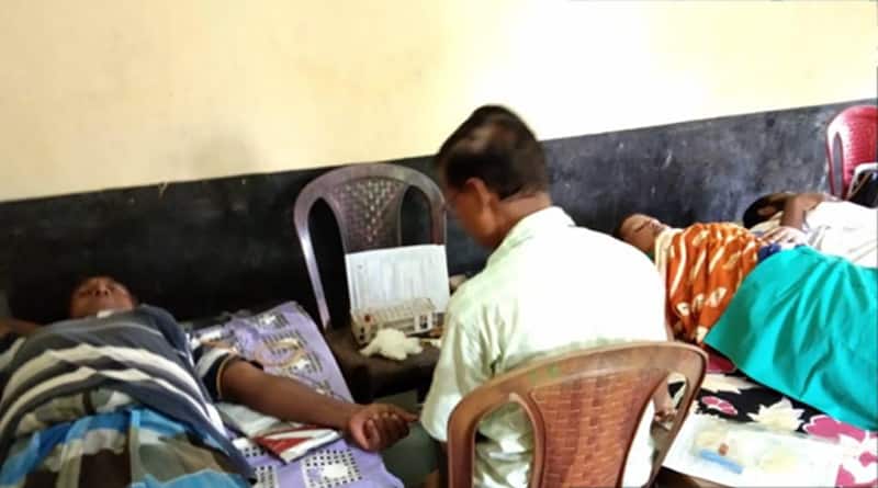 প্রথা ভেঙে নজির আউশগ্রামে, মহরমের প্রাক্কালে রক্তদান শিবির আজিজুলদের