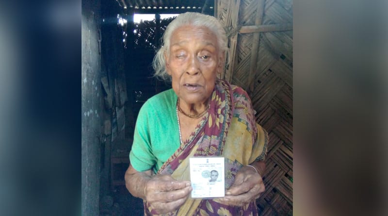 বন্ধ বার্ধক্য ভাতা, জীবিত থাকার প্রমাণ দিতে হল অশীতিপর বৃদ্ধাকে