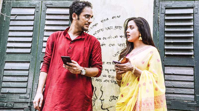 সংজ্ঞা বদলে পুজোয় ডিজিটাল প্রেমে শামিল ‘শুভ-শারদীয়া’