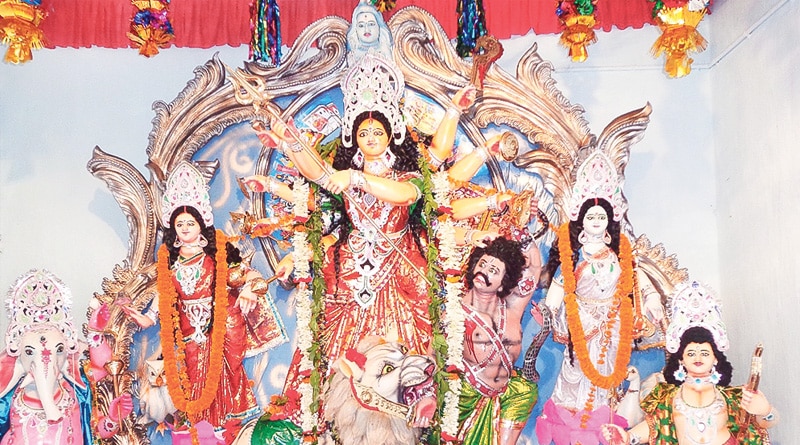এই বাড়ির পুজোয় পাঁচদিন পাত পেড়ে অন্নভোগ গ্রহণ করে গোটা গ্রাম