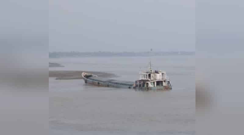 হুগলি নদীতে ডুবল বাংলাদেশি জাহাজ, উদ্ধার ১১ নাবিক