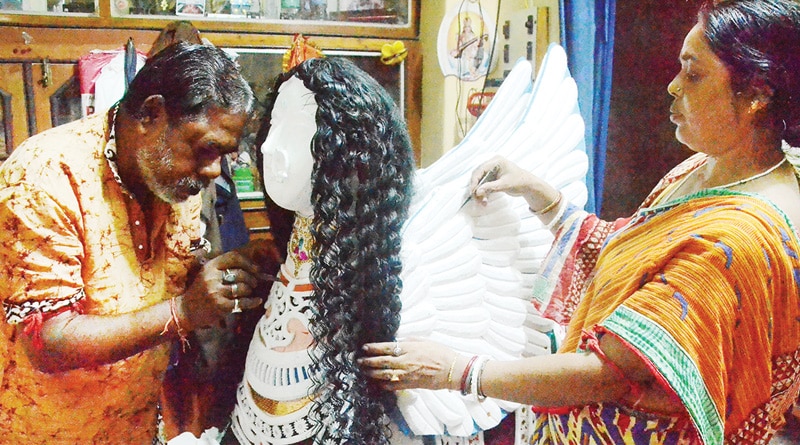 দৃষ্টিশক্তি ক্ষীণ, নিপুণ হাতে মহরমের তাজিয়া ও ঘোড়া বানাচ্ছেন প্রসাদ কাহার