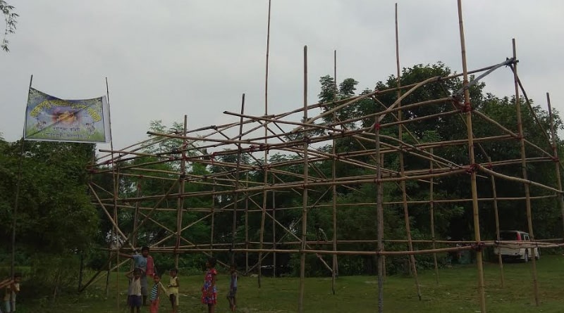 জলপাইগুড়ির তিস্তাপারের পুজোয় ঘট ভেঙে দুগ্গা মায়ের আবাহন