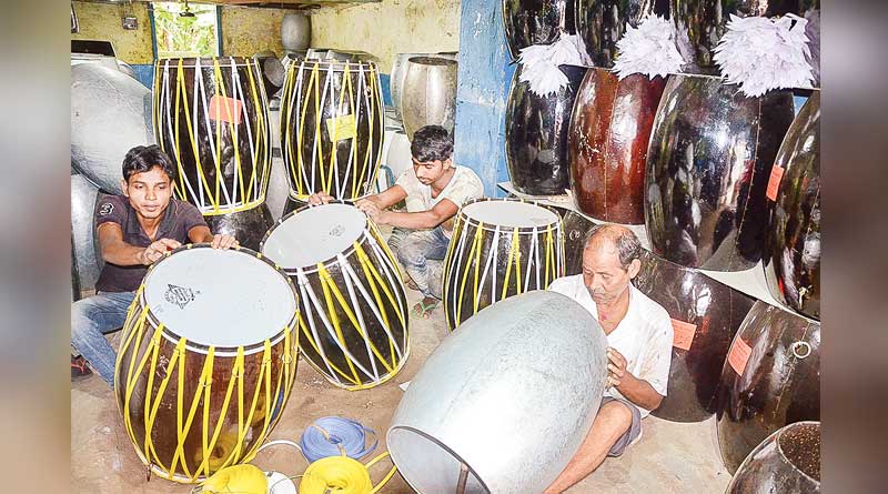Katwa man builds unique Dhak for Durga Puja