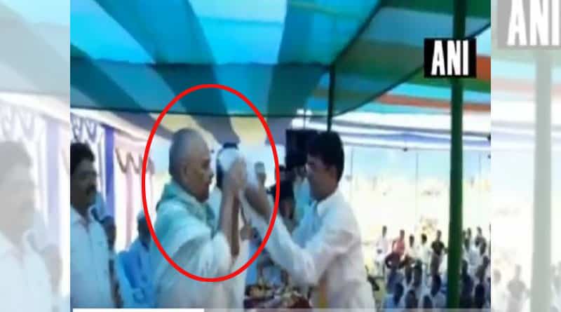 মুসলিম সমাবেশে ফেজ টুপি পরতে অস্বীকার, বিতর্কে বিহারের মন্ত্রী