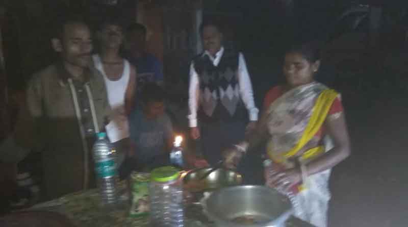 হাঁটতে বেরিয়ে ২২০ টাকায় চপ কিনে রসনাতৃপ্তি মুখ্যমন্ত্রীর
